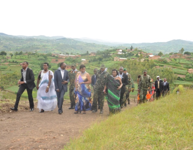 Abayobozi batandukanye berekeza aho gahunda z'ibiganiro zigomba kubera