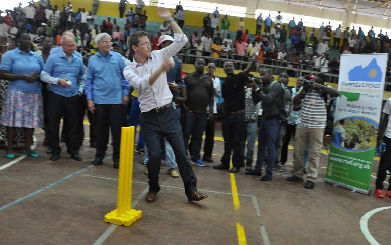 Uhagarariye ubwongereza mu Rwanda nawe ni umwe mubateye Eric agapira ka Cricket.