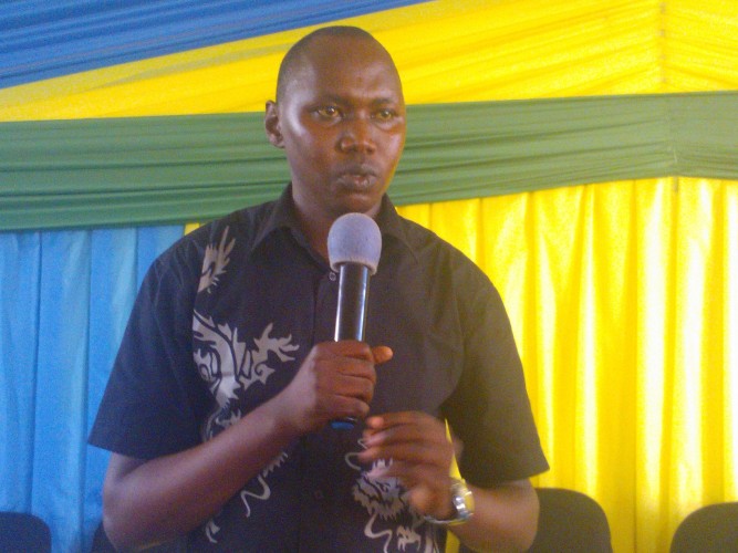 Etienne Muvunyi, umunyamabanga nshingwabikorwa w'umurenge wa Rukoma.