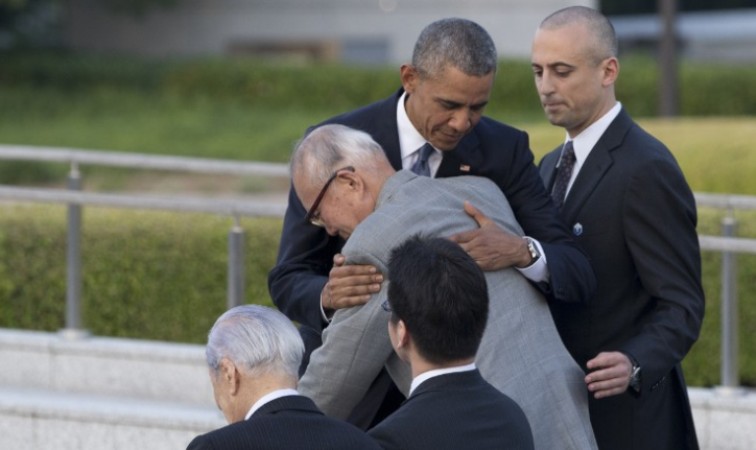 Uyu musaza, nyuma y'ibyabaye Hiroshima yararokotse, yagize amahirwe yo guhoberana na Obama.