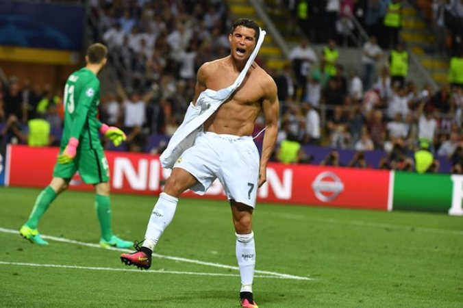 Christiano Ronaldo mu byishimo nyuma yo gutsinda penaliti yahesheje Real intsinzi.