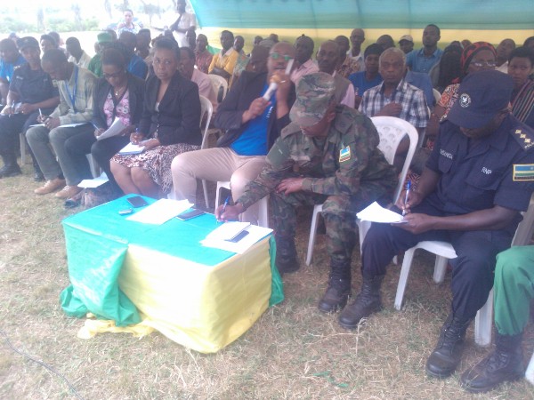 Abayobozi batandukanye bayobozwe na Meya w'akarere