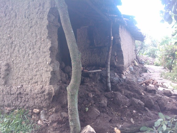 Iyi nayo ni imwe mu gice kigize inzu z'umuturage cyaguye.