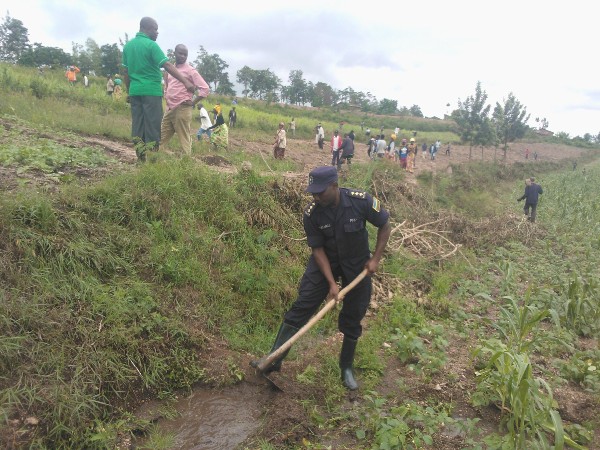 Umuyobozi wa Polisi mu karere ka Kamonyi yasiburaga imirwanyasuri.