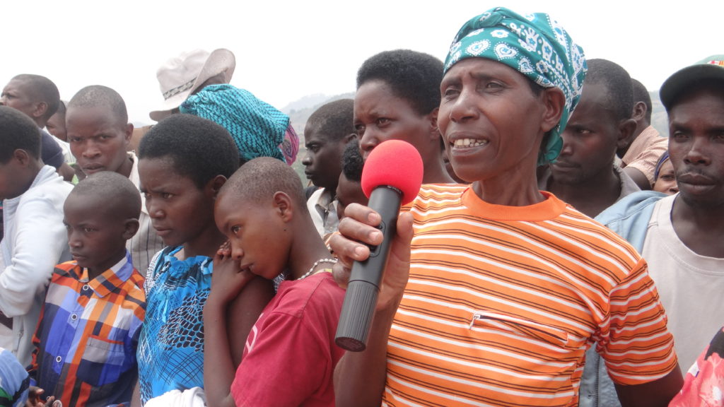 Aha ni mukiganiro cyari cyahuje abaturage n'ubuyobozi gitegurwa na Paxpress.