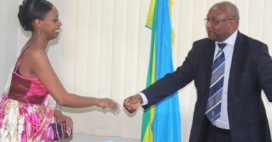 Diane Rwigara yinjiye muri Komisiyo y’Igihugu y’amatora nk’umunyarwandakazi Diane Rwigara yinjiye muri Komisiyo y’Igihugu y’amatora nk’umunyarwandakazi