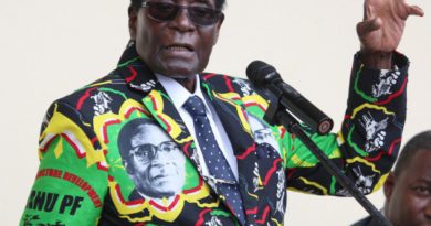 Perezida Robert Mugabe yongeye kubabaza abatari bacye Perezida Robert Mugabe yongeye kubabaza abatari bacye