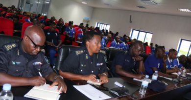 Abapolisi n’urubyiruko rw’abakorerabushake mu gukumira ibyaha bagiranye ibiganiro n’umuyobozi mukuru wa Polisi Abapolisi n’urubyiruko rw’abakorerabushake mu gukumira ibyaha bagiranye ibiganiro n’umuyobozi mukuru wa Polisi