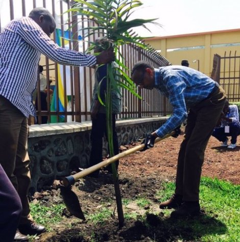 Perezida Kagame yakoranye umuganda n’abaturage bo muri Rubavu- Amafoto