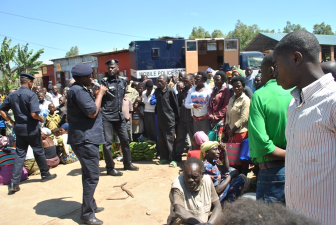 Karongi: Abaturage bigishijwe na Polisi uburenganzira bw’Umwana