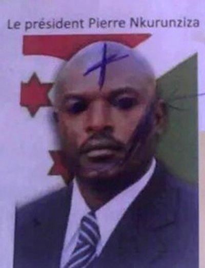 Ifoto y’umukuru w’Igihugu cy’Uburundi yirukanishije abanyeshuri