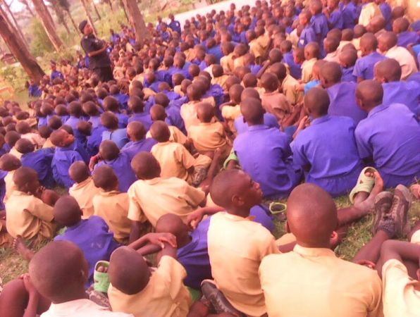 Ruhango: Abanyeshuri basaga 1000 basobanuriwe iby’uburenganzira bw’umwana