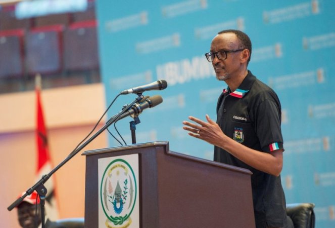 Perezida wa Repubulika Paul Kagame yongeye gukebura abamufasha mu buyobozi