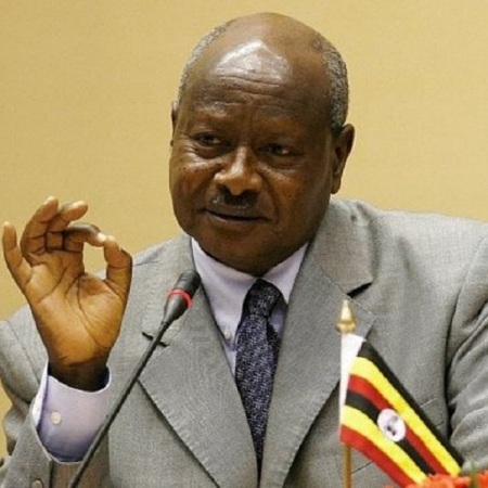 Perezida Museveni, yirukanye mu mirimo Minisitiri w’Umutekano wa Uganda hamwe n’ukuriye Igipolisi