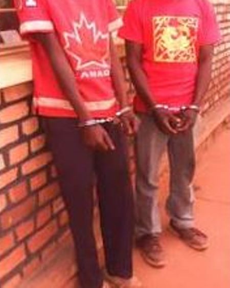 Rwamagana: Polisi yataye muri yombi abagabo babiri bazira amafaranga y’amahimbano