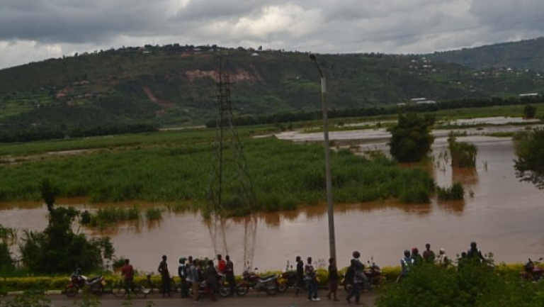 Kamonyi: Umukozi wo murugo yafashwe agiye kujugunya abana 2 arera muri Nyabarongo