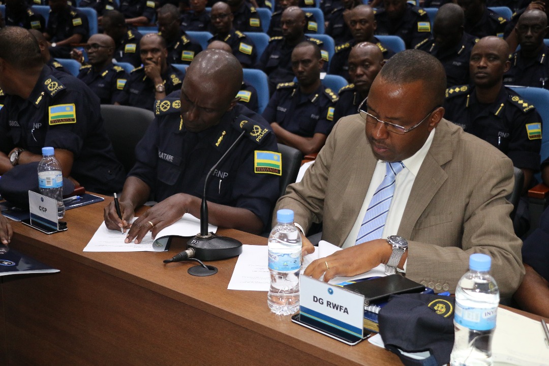 Polisi y’u Rwanda na Minisiteri y’ubutaka n’Amashyamba basinyanye amasezerano y’ubufatanye