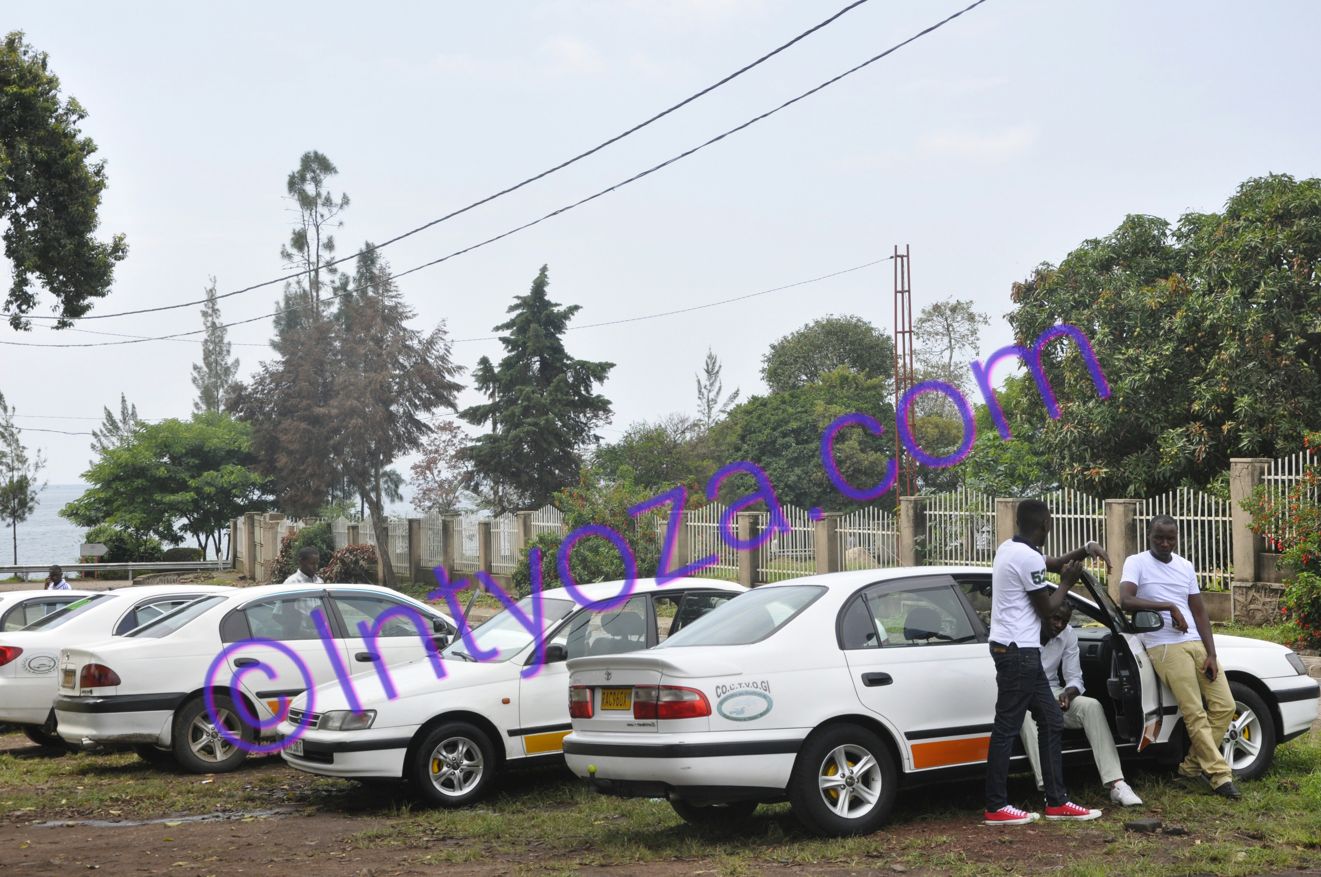 Abatwara Taxi Voiture Muri Rubavu Barishimira Umupaka waguwe