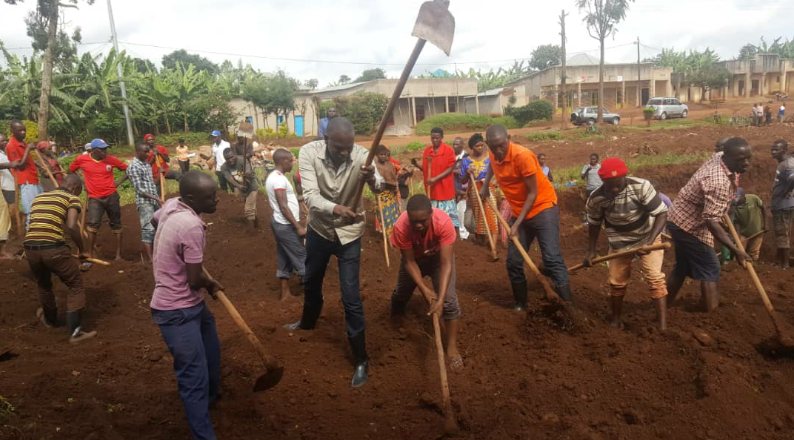 Kamonyi-Rukoma: Mu gikorwa cy’Umuganda rusange, Abajyanama bijeje ubuvugizi ababatoye