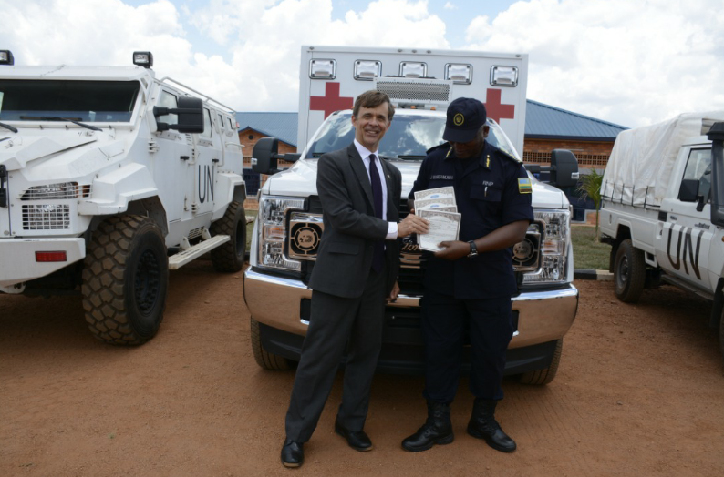 Polisi yashyikirijwe ibikoresho bizajya byifashishwa mu gutegura neza abajya mu butumwa bw’amahoro