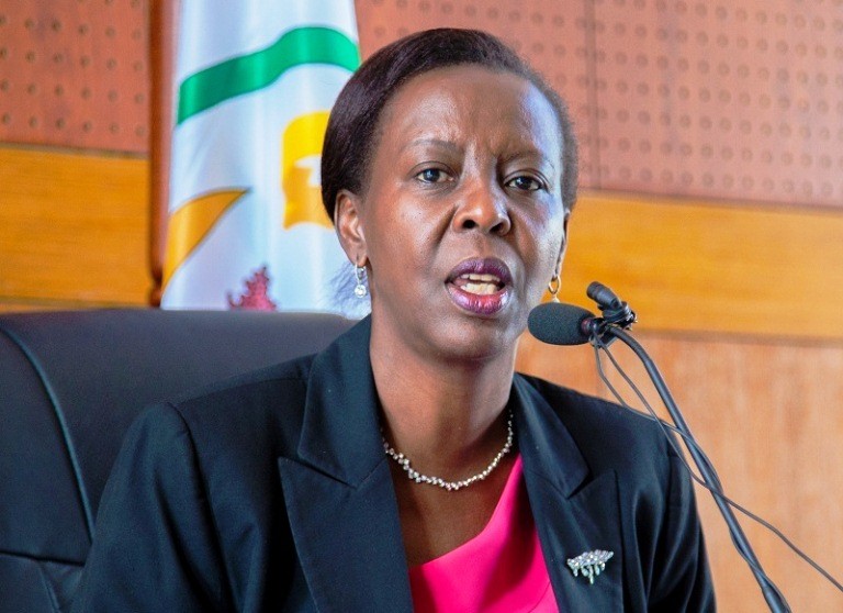 Louise Mushikiwabo, Umunyarwandakazi ubaye aka wa mukobwa uhesha ishema umuryango