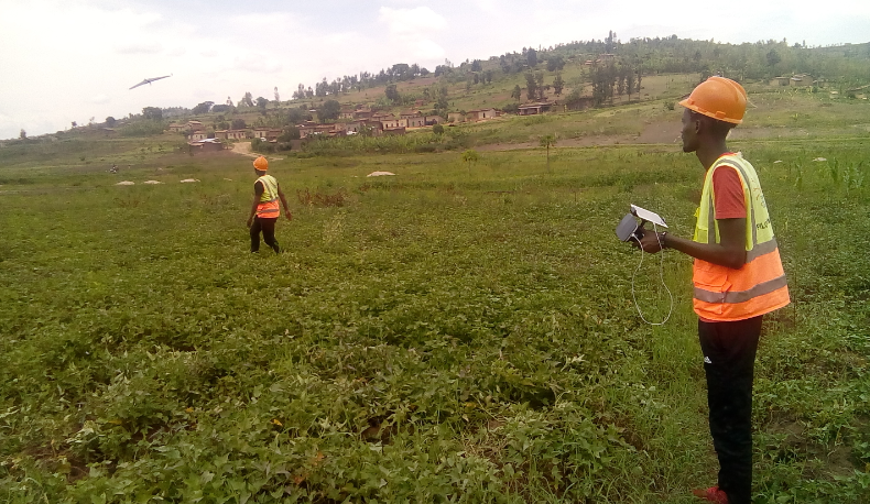 Kamonyi: Indege zitagira abapilote zizwi nka Drones zatangiye kwifashishwa mu buhinzi