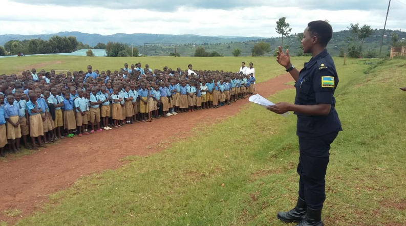 Gicumbi: Abanyeshuri basaga 2500 baganirijwe ku bubi bw’ibiyobyabwenge n’ingaruka ku babikoresha