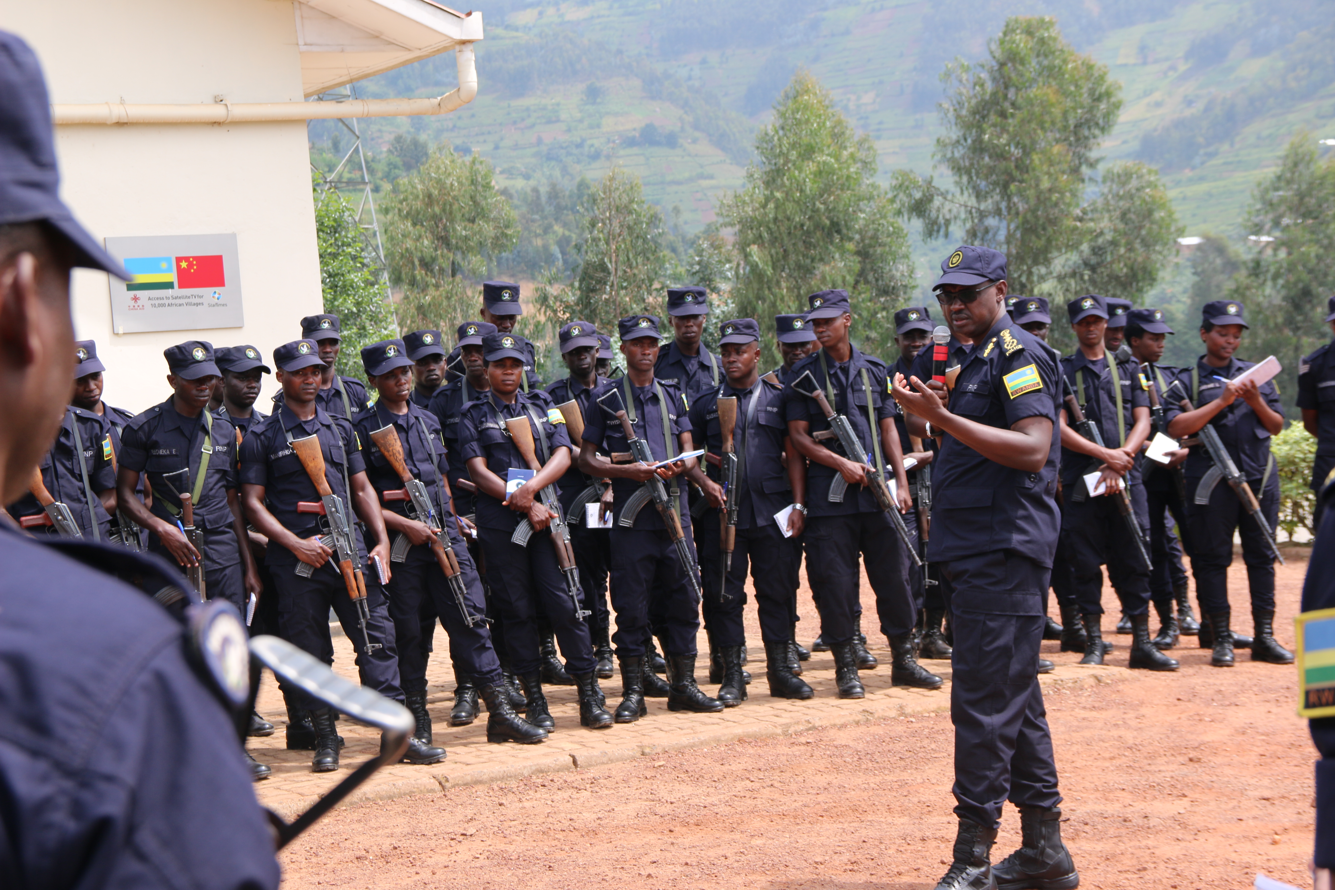 Uyu mwaka tugomba gukoresha imbaraga zidasanzwe mu kurwanya ibyaha – IGP  Dan Munyuza