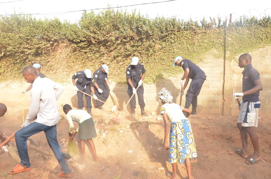 Centrafrika: Abapolisi b’u Rwanda bari mu butumwa bw’amahoro bifatanyije n’abaturage mu muganda