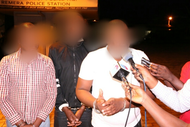Polisi yerekanye abagabo batatu bakekwaho kwiyitirira kuba abapolisi bakambura abaturage