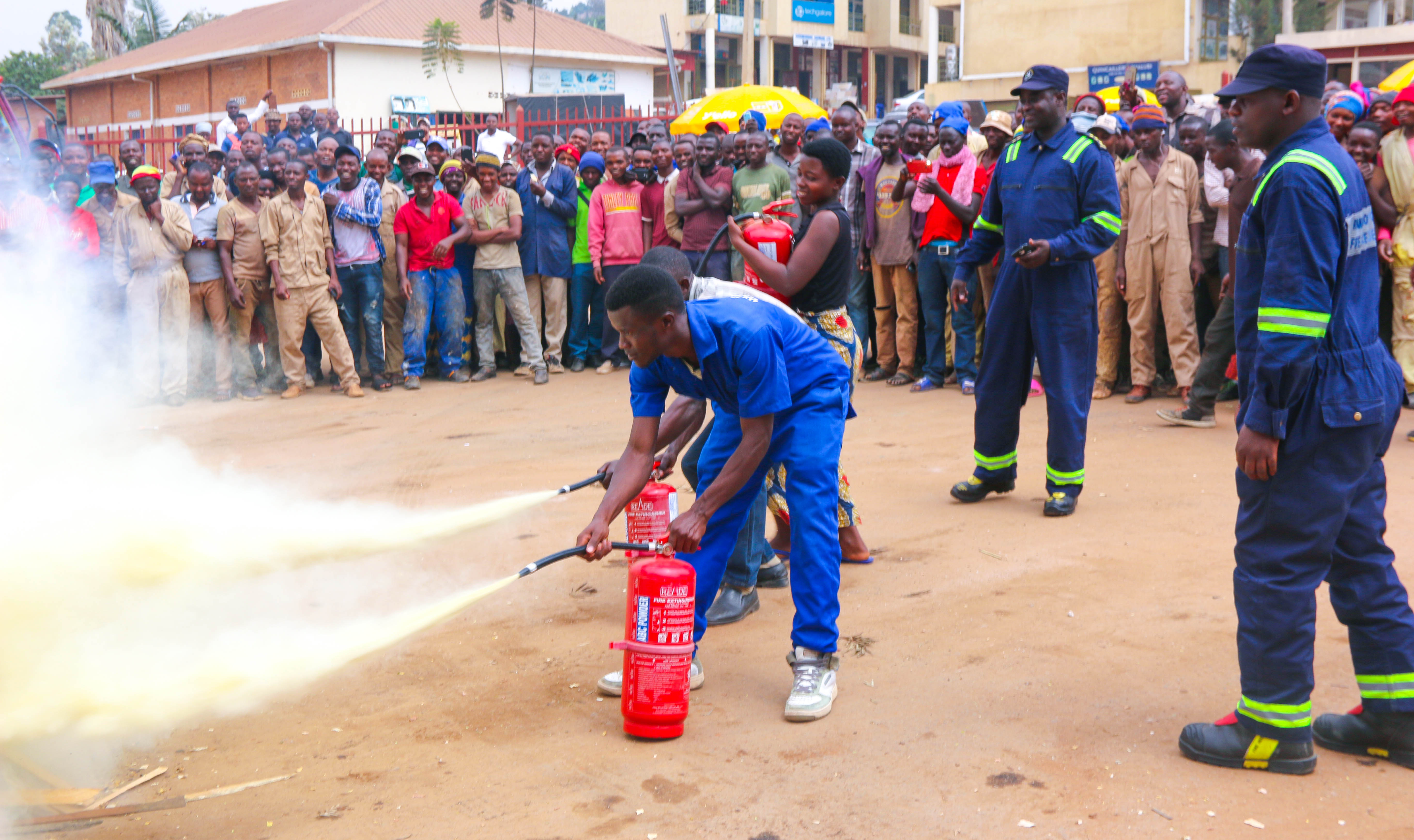 Abakorera mu Gakiriro ka Gisozi bongerewe Ubumenyi mu kizimya inkongi y’umuriro