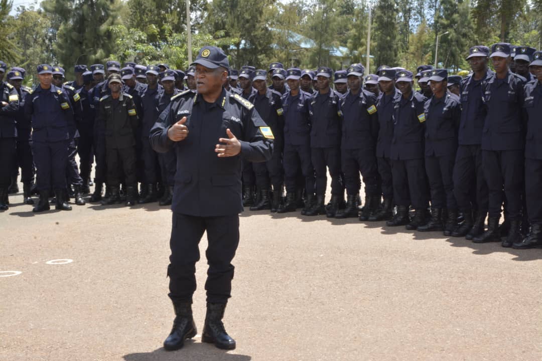 Abapolisi barenga 370 basoje amahugurwa abongerera ubumenyi