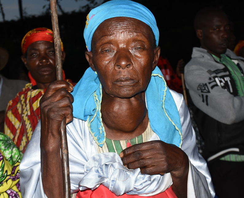 Gicumbi/Miyove: Amayobera ku mukecuru ufite ubumuga utazi aho inkunga ye y’ingoboka ijya