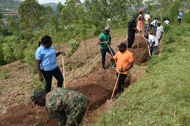 Kamonyi: Guverineri Gasana yibukije ko umuganda ukozwe neza urinda Ibiza ugakiza ubuzima bw’abantu