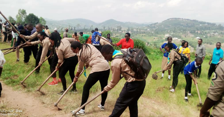 Kamonyi: Abagide n’Abasukuti mu Rwanda bifatanije n’urubyiruko mu muganda wihariye(Amafoto)