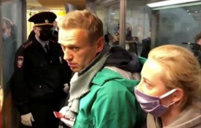 Alexei Navalny wavuzweho kurogwa na Leta y’Uburusiya yatawe muri yombi akigera I Moscow