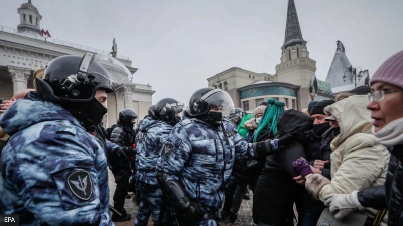 Uburusiya bwirukanye abakora mu biro by’abahagarariye bimwe mu bihugu by’uburayi bazira Navalny