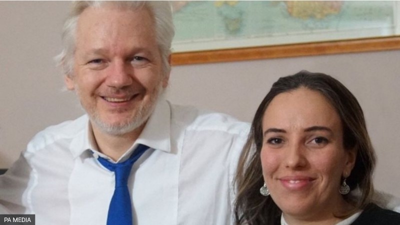 Julian Assange washinze urubuga rwa Wikileaks yemerewe kurongorera umukunzi we muri Gereza