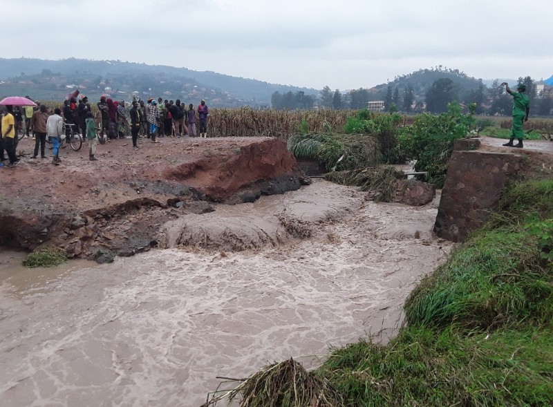 Kamonyi: Imvura idasanzwe yahagaritse ubuhahirane n’imigenderanire y’abatuye Runda na Rugalika