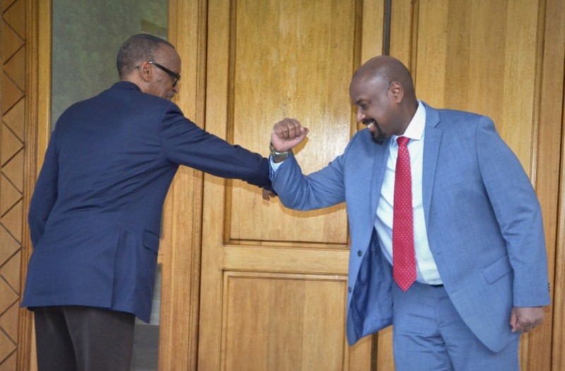 Gen. Muhoozi Kainerugaba mu rugendo rwo kugaruka i Kigali kubonana na Perezida Kagame Paul