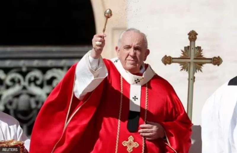 Papa Francis yasabye Uburusiya na Ukraine ati“ Mushyire intwaro hasi”