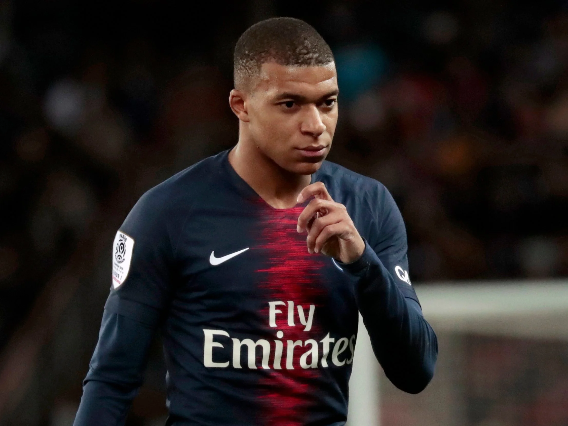 Inzobere mu mupira w’Amaguru, Julien Laurens avuga ko Kylian Mbappé yahemukiwe na PSG