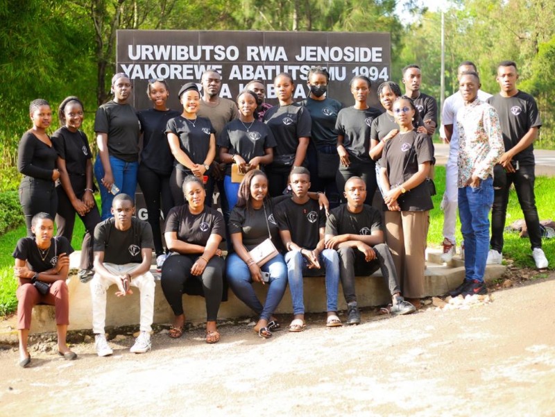 Muhanga: Urubyiruko rwihurije muri “Chozo Foundation” rurasaba ababyeyi kurufasha kumenya amateka ya Jenoside