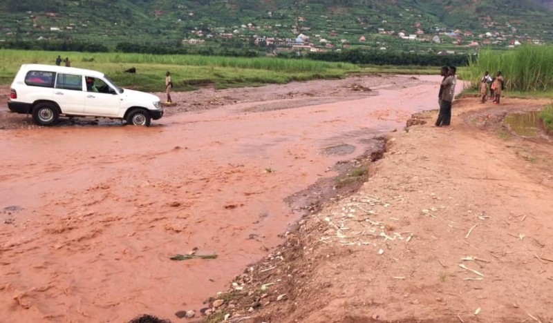 Kamonyi-Impuruza: Imihanda n’amateme byangiritse bishobora guhagarika ubuhahirane