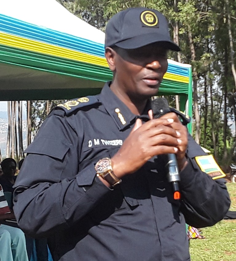 Kamonyi: Umuyobozi wa Polisi mu Ntara y’Amajyepfo-RPC, yatanze integuza ku Bahebyi, Minisitiri yungamo