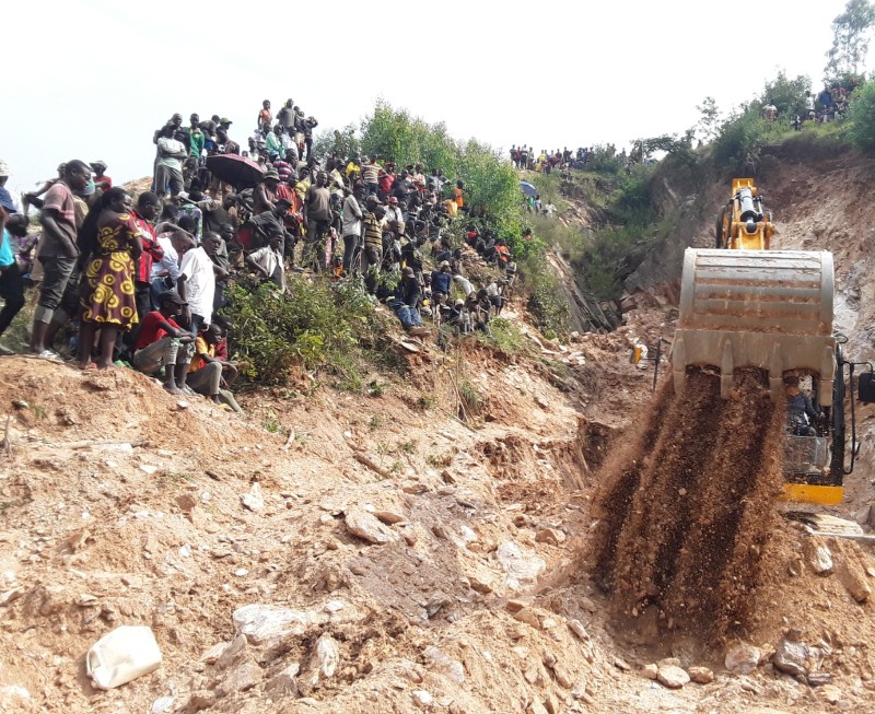 Kamonyi-Rugalika: Abantu babiri bagwiriwe n’ikirombe, umwe aboneka abura kimwe mu bice bye